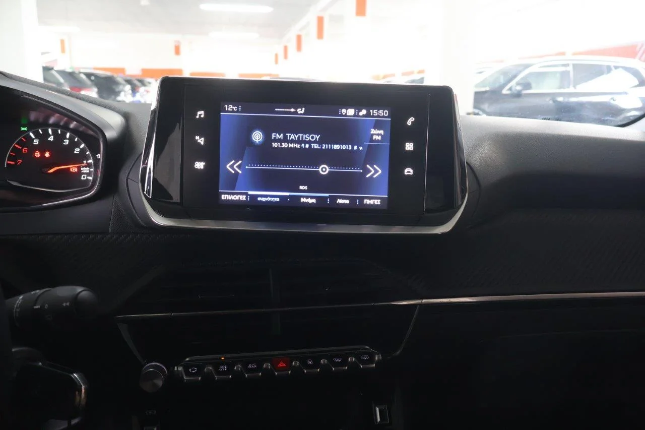 Peugeot 208 - View model 18