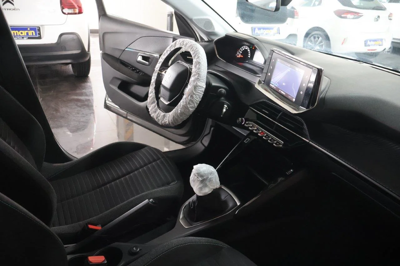 Peugeot 208 - View model 31