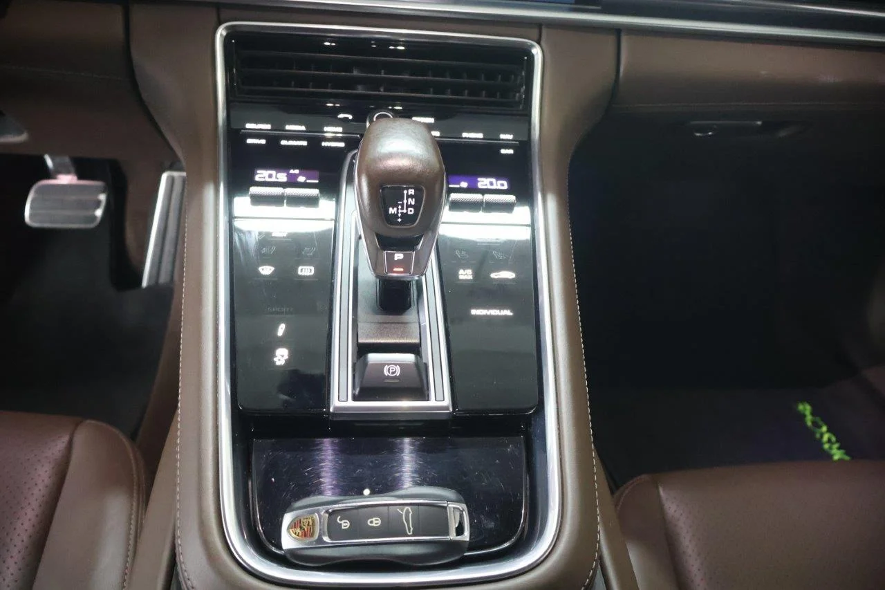 Porsche Panamera - View model 23