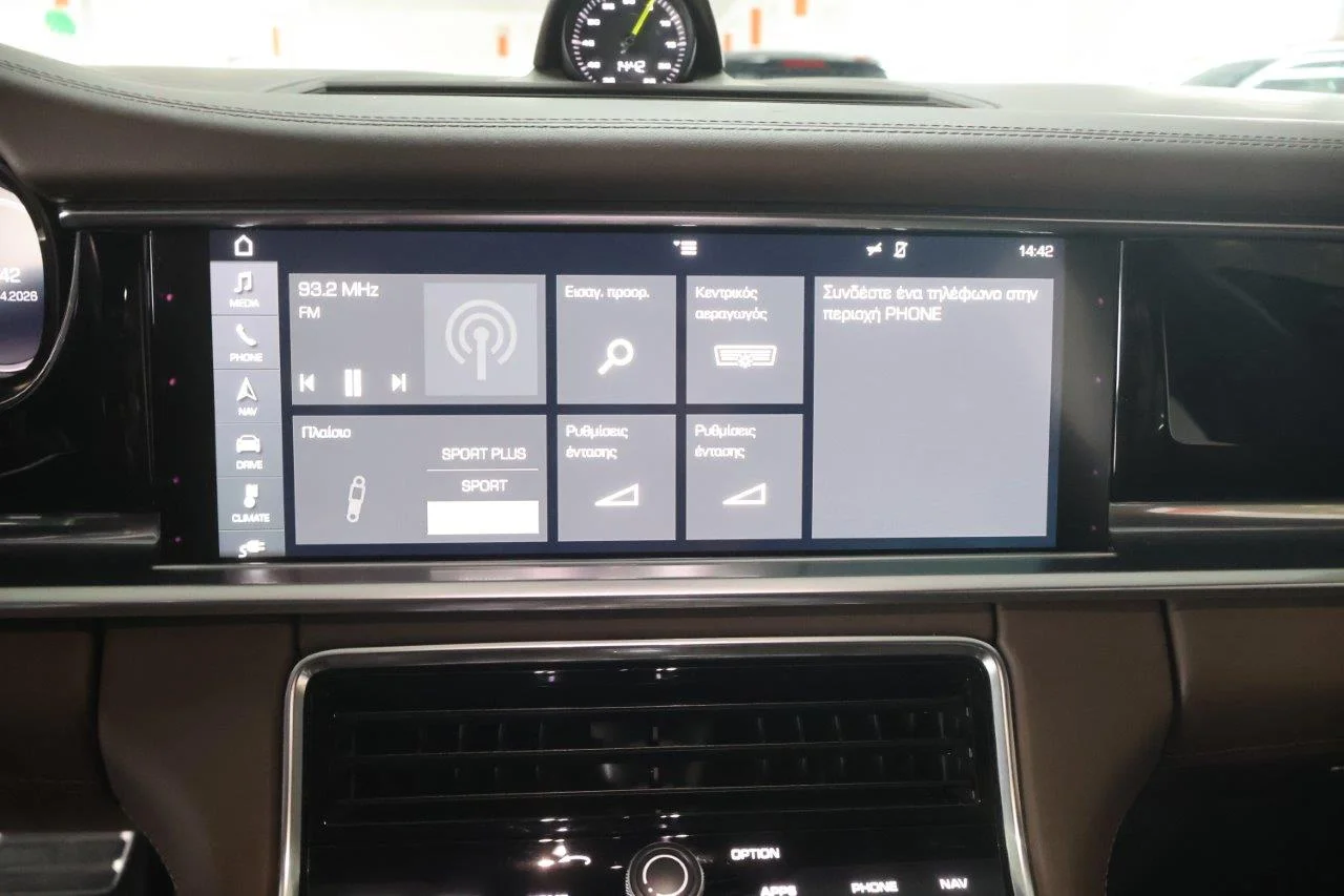 Porsche Panamera - View model 24