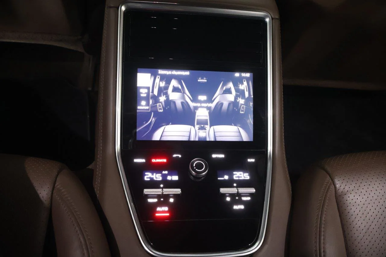 Porsche Panamera - View model 26