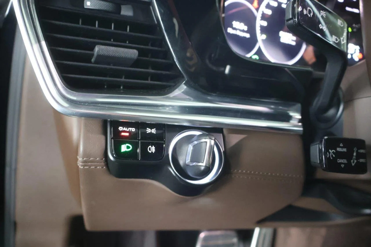 Porsche Panamera - View model 30