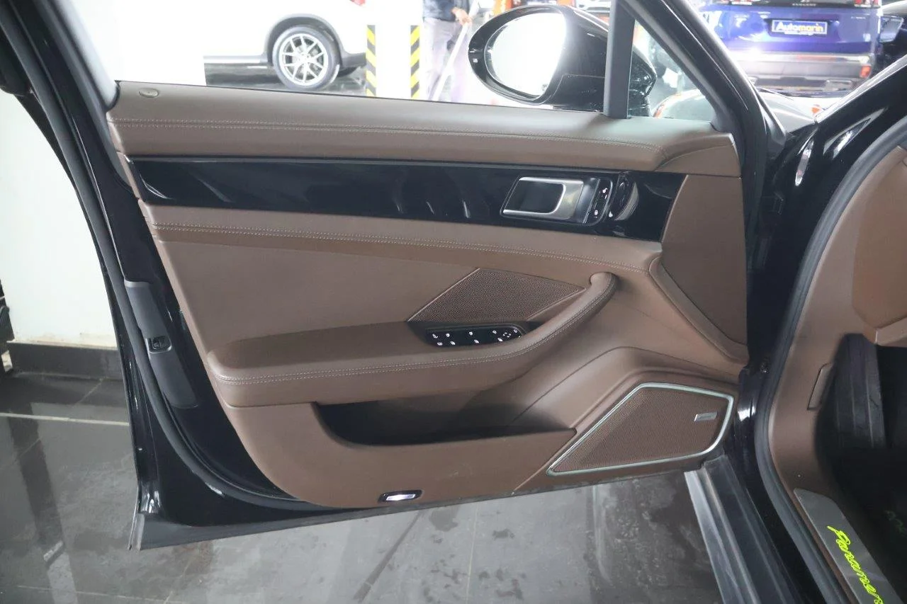 Porsche Panamera - View model 32