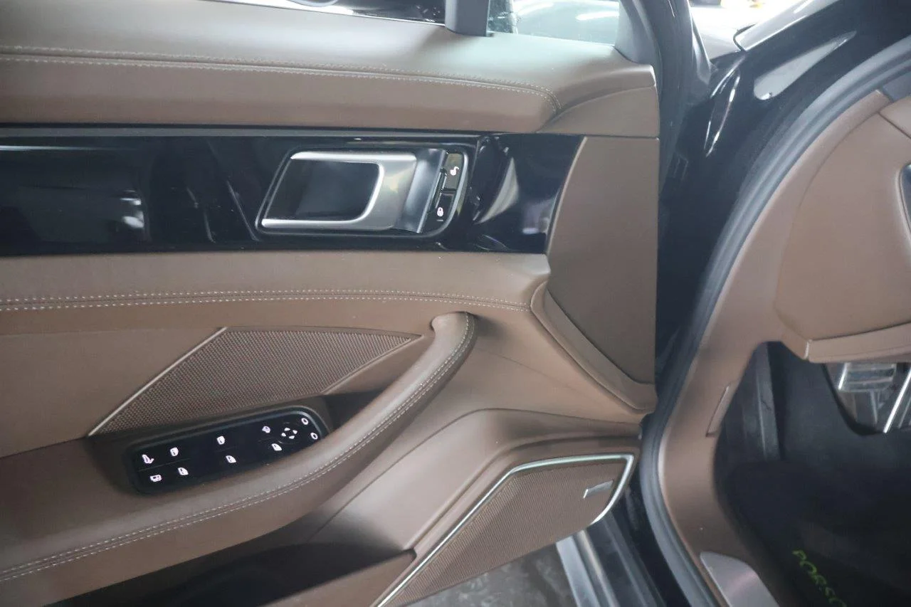 Porsche Panamera - View model 33