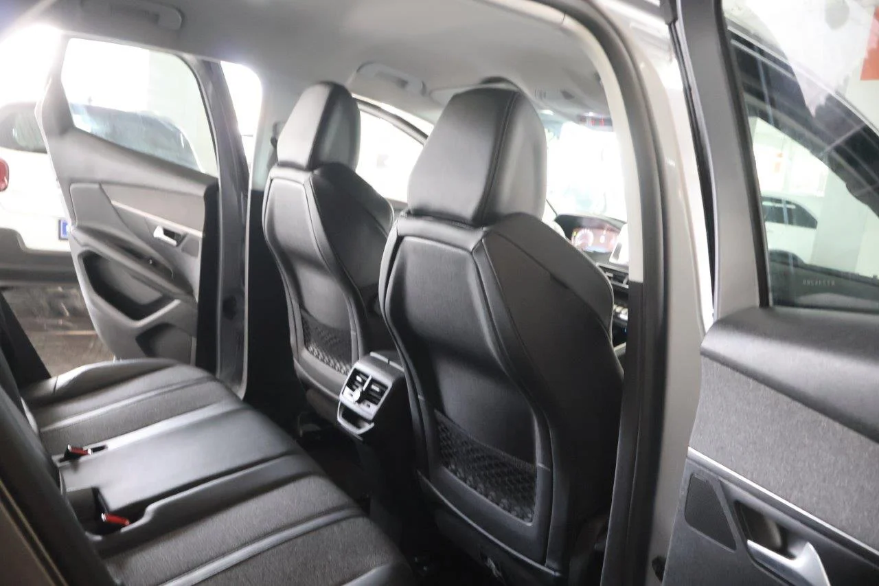 Peugeot 3008 - View model 30