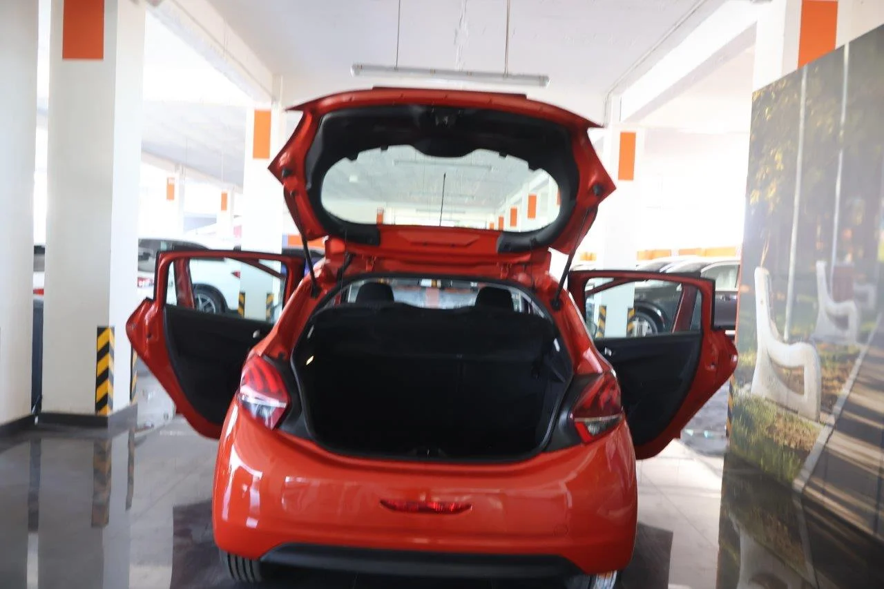 Peugeot 208 - View model 8