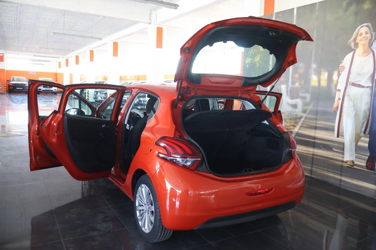 Peugeot 208 - View model 9