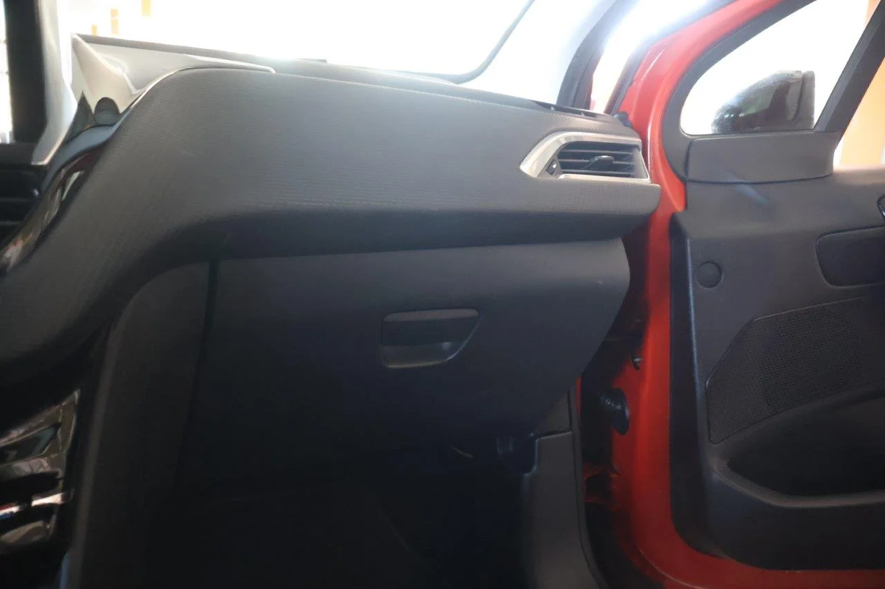 Peugeot 208 - View model 23