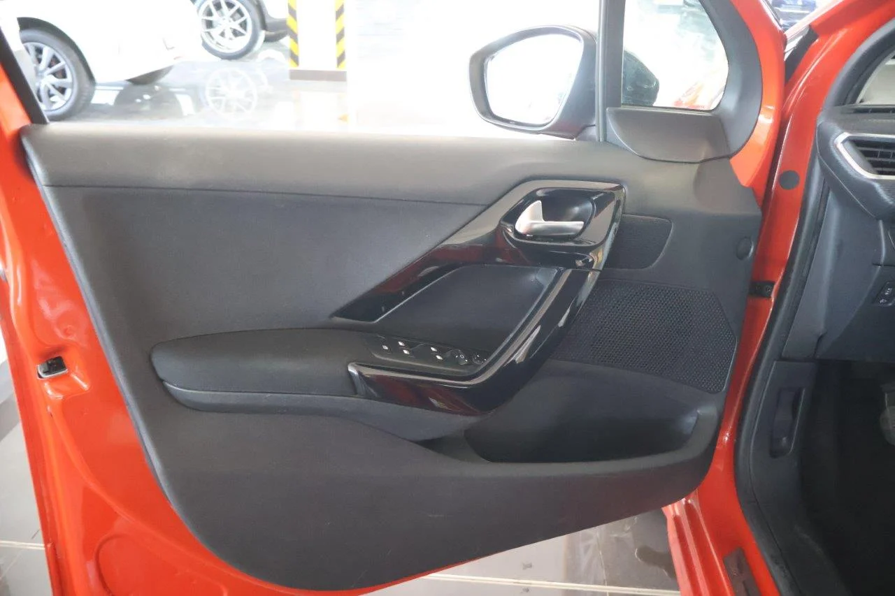Peugeot 208 - View model 25