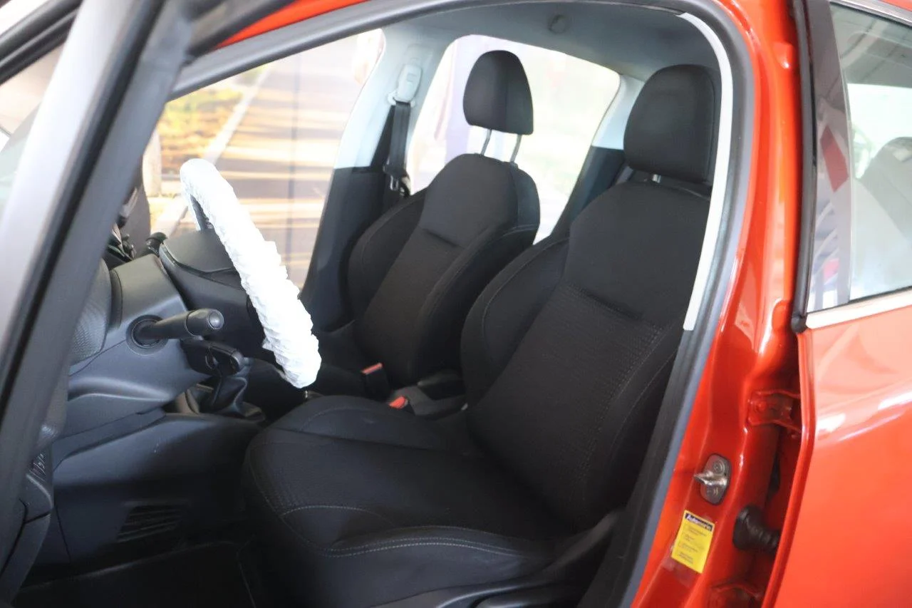 Peugeot 208 - View model 27