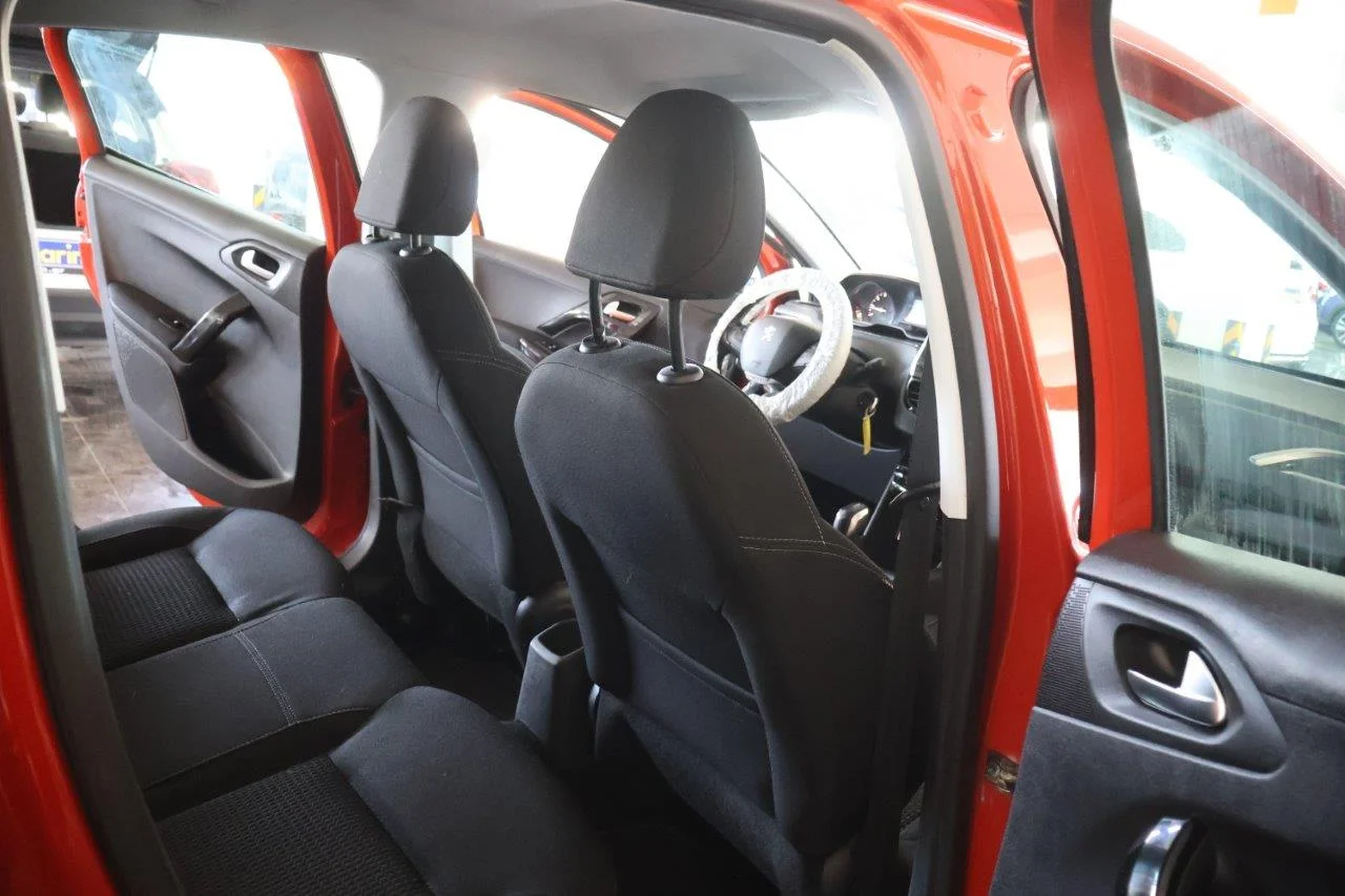 Peugeot 208 - View model 31