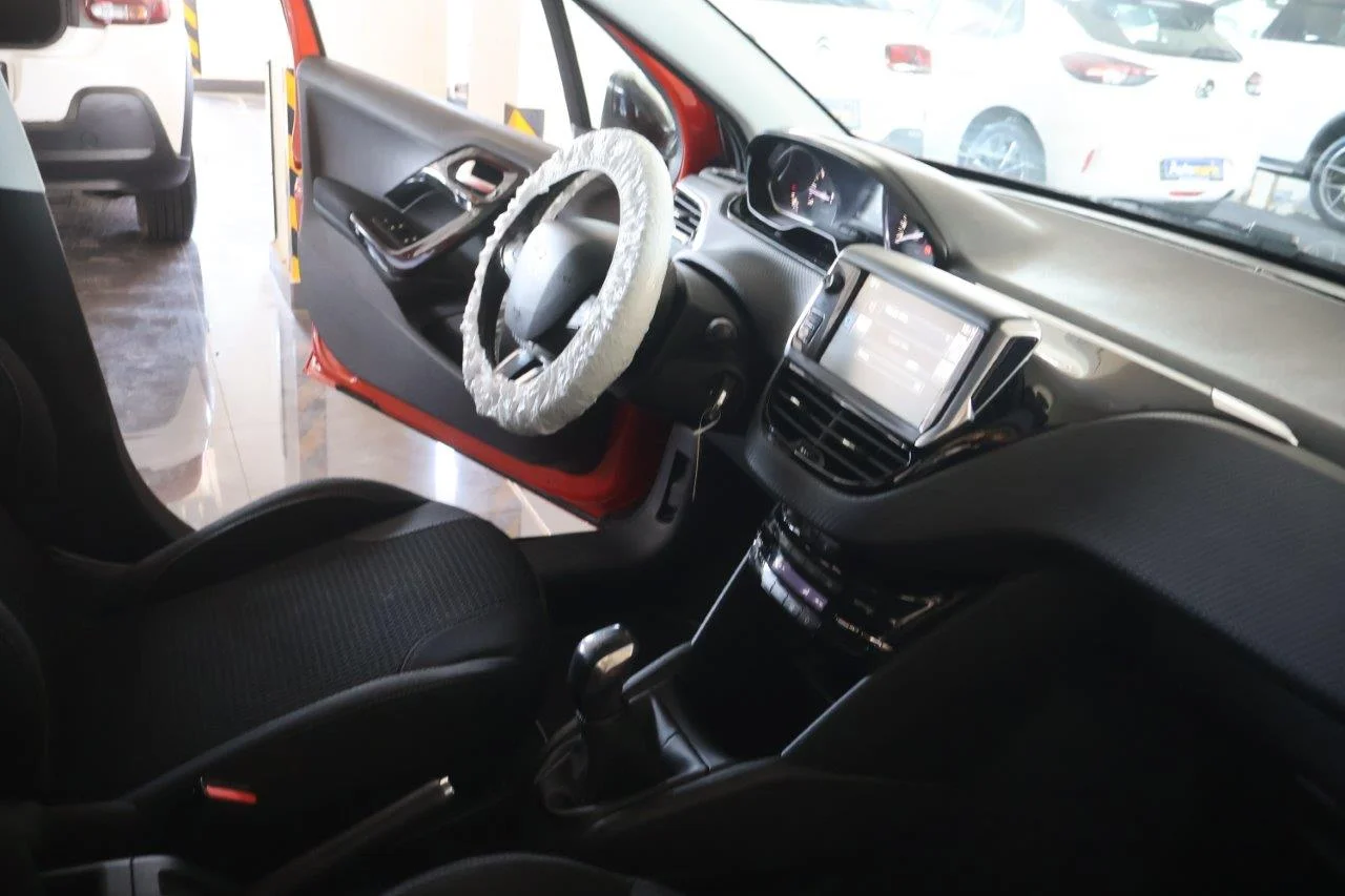 Peugeot 208 - View model 34