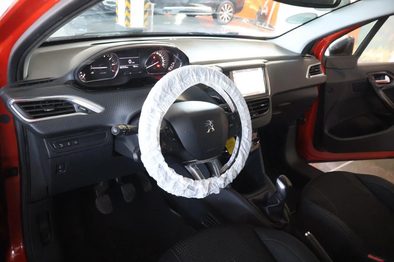 Peugeot 208 - View model 37