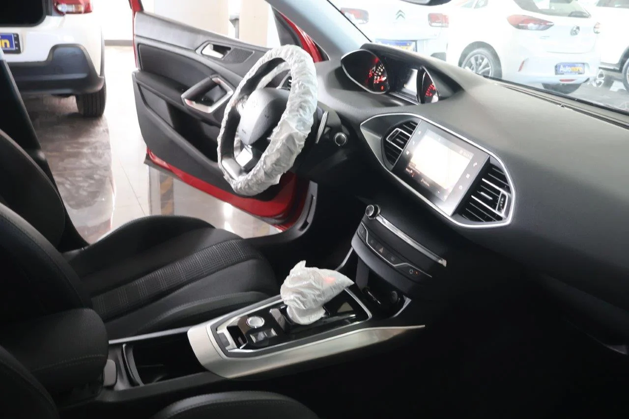 Peugeot 308 - View model 34