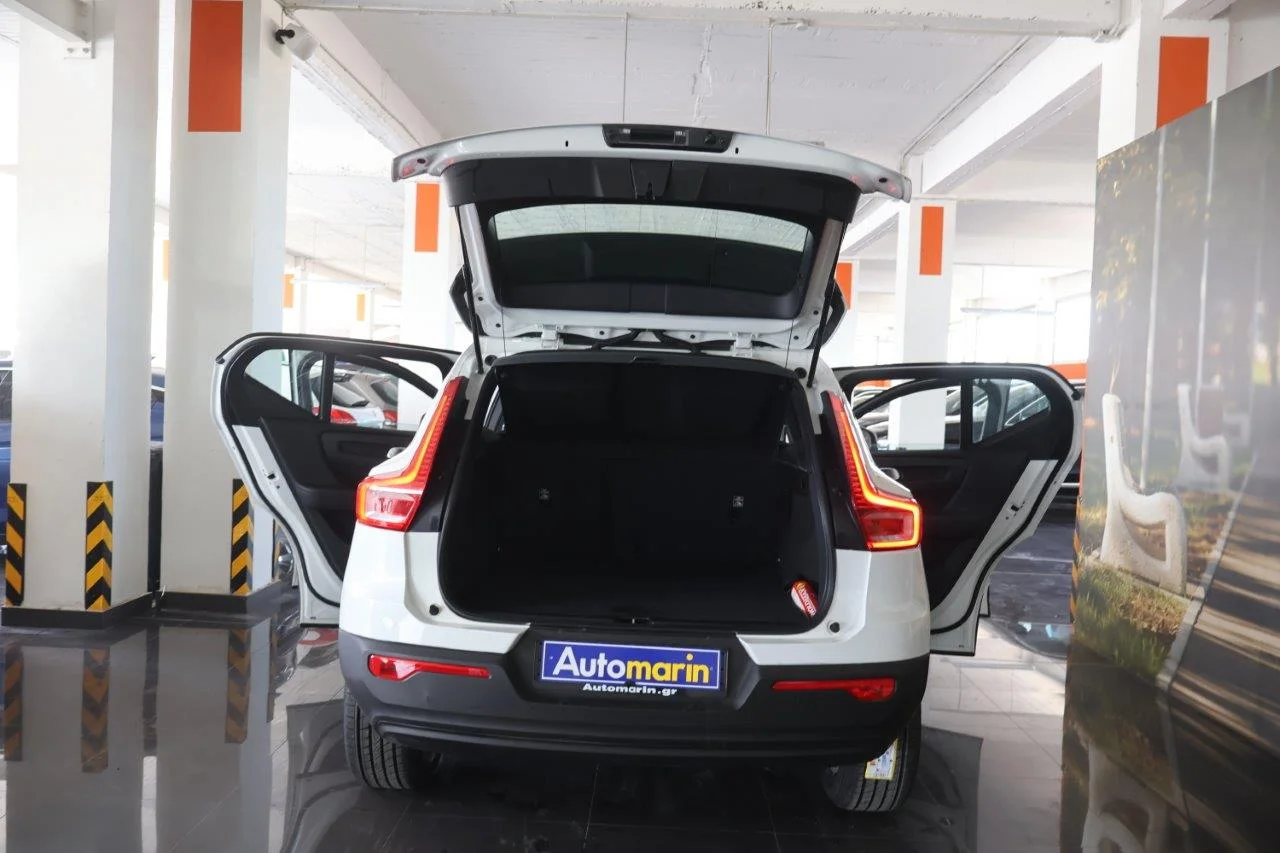 Volvo XC40 - View model 8