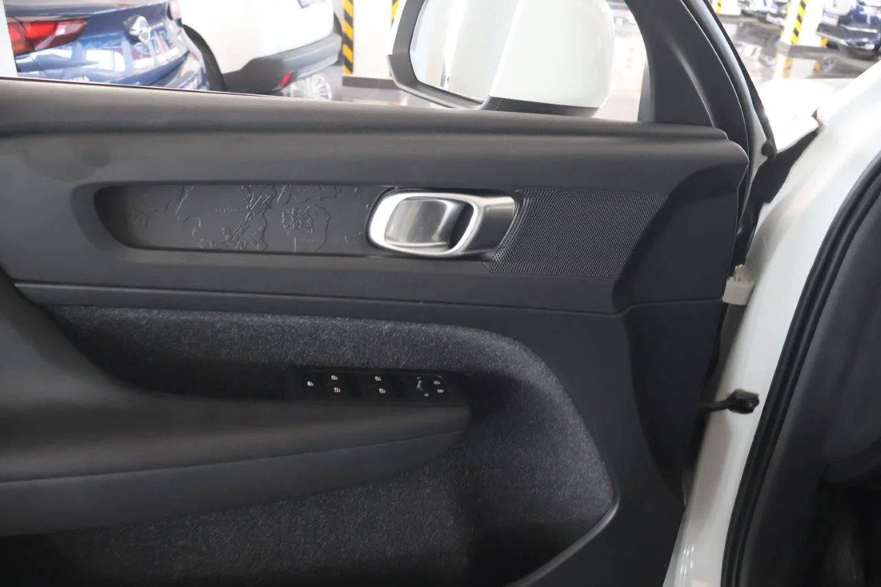 Volvo XC40 - View model 24