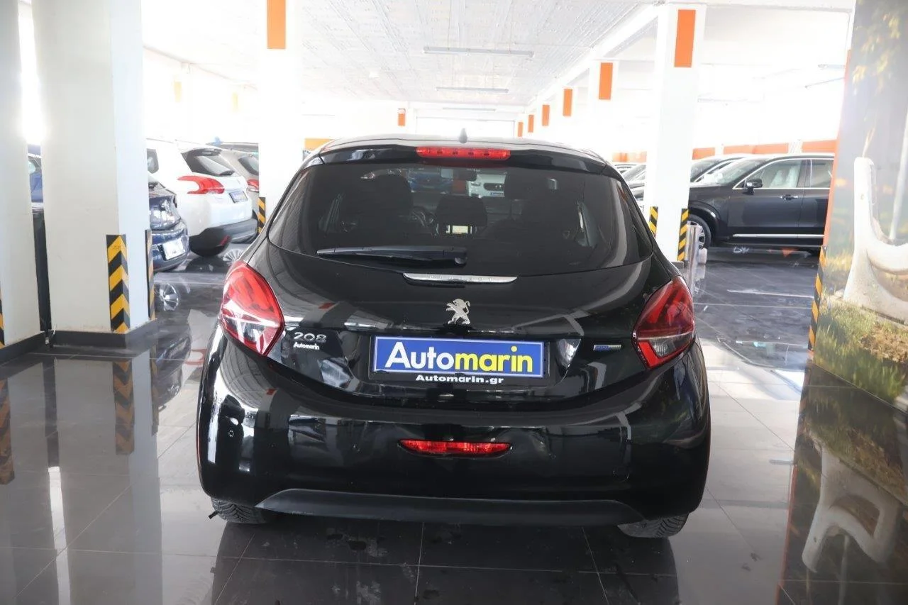 Peugeot 208 - View model 5
