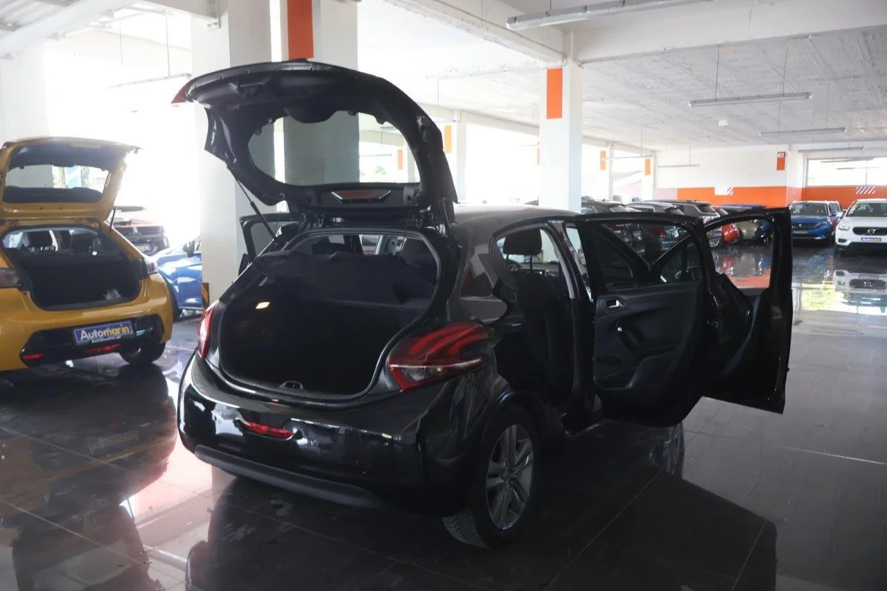 Peugeot 208 - View model 7