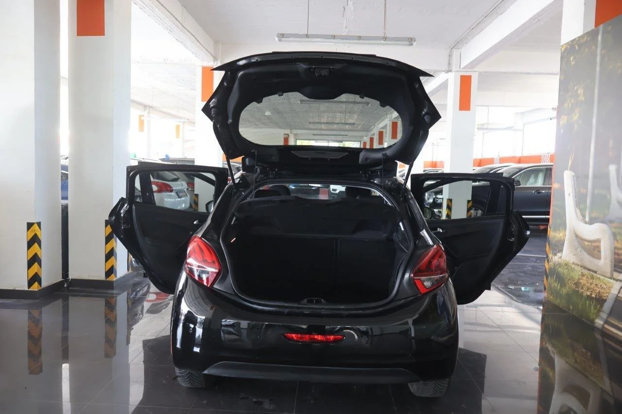 Peugeot 208 - View model 8