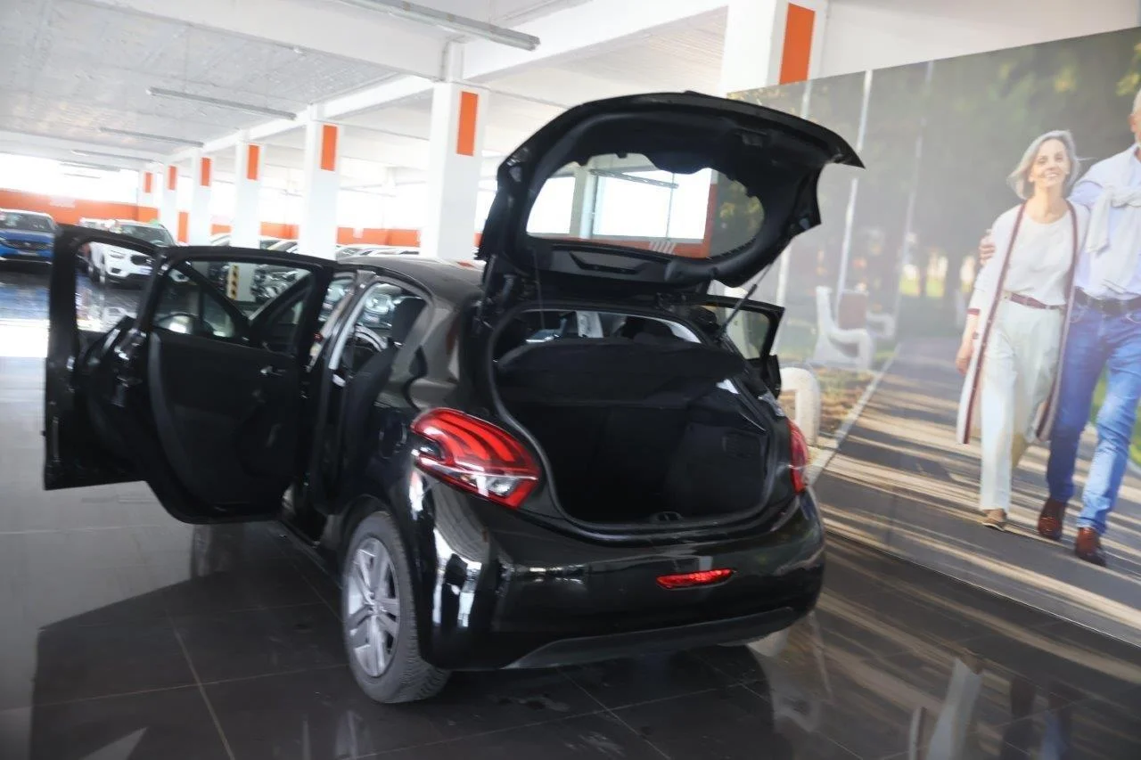 Peugeot 208 - View model 9