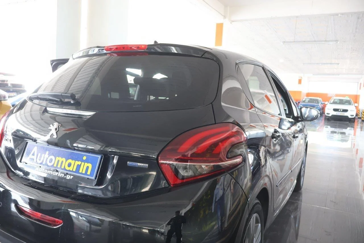 Peugeot 208 - View model 10