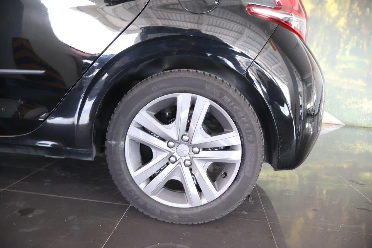 Peugeot 208 - View model 12