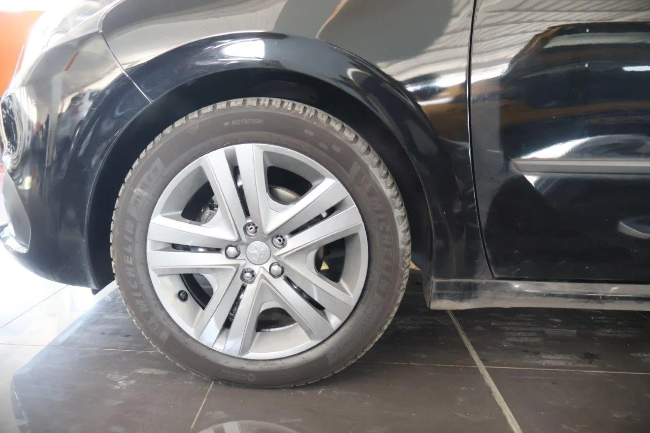Peugeot 208 - View model 13