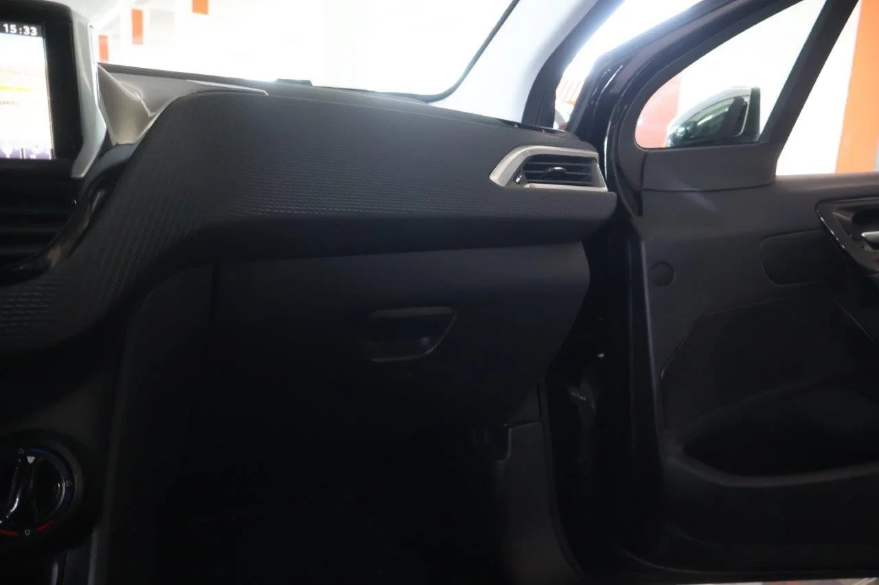 Peugeot 208 - View model 22