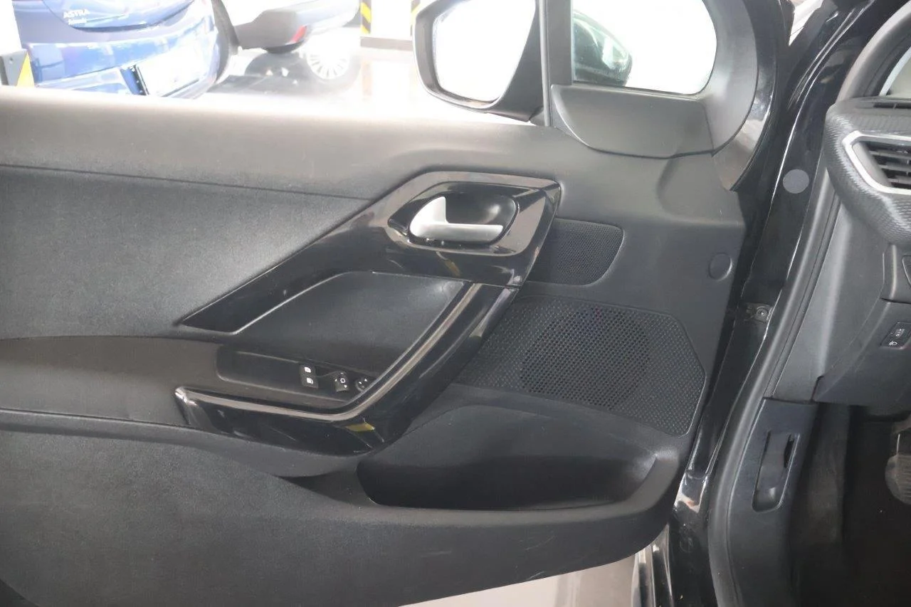 Peugeot 208 - View model 24