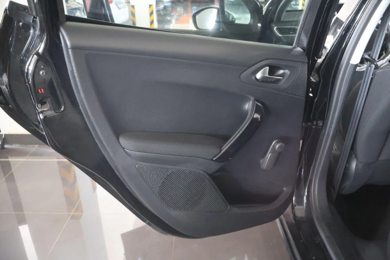Peugeot 208 - View model 27