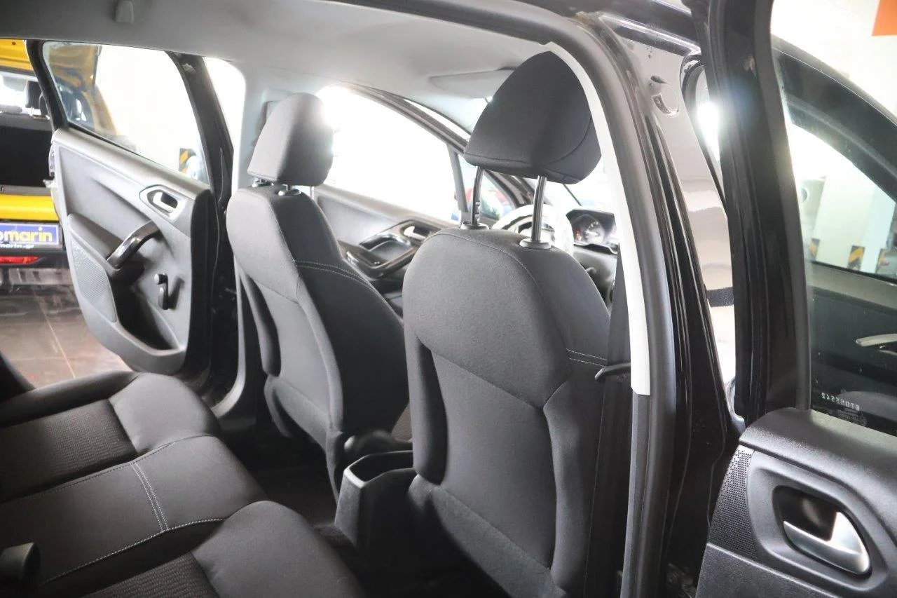 Peugeot 208 - View model 29