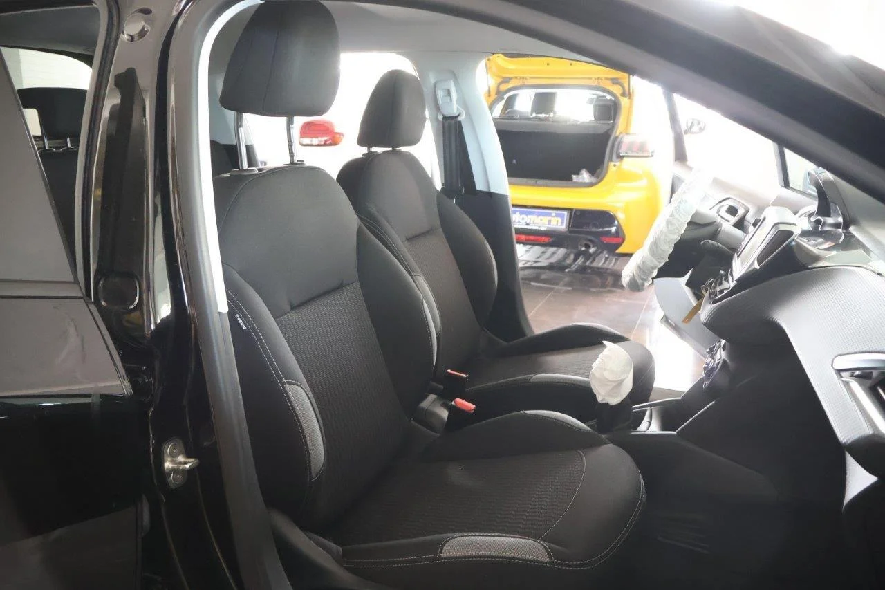 Peugeot 208 - View model 31