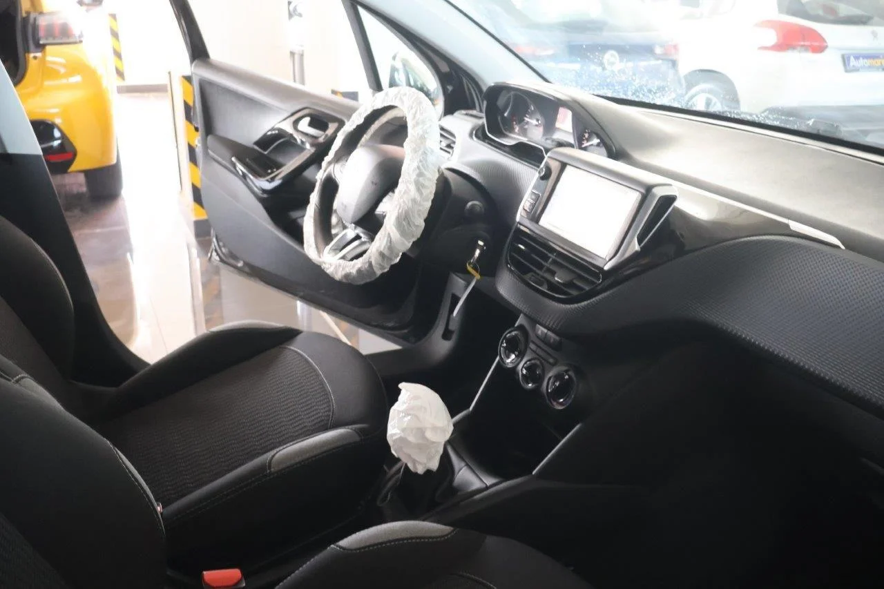 Peugeot 208 - View model 32