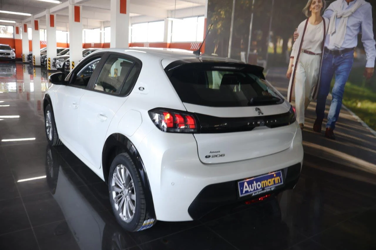 Peugeot 208 - View model 6