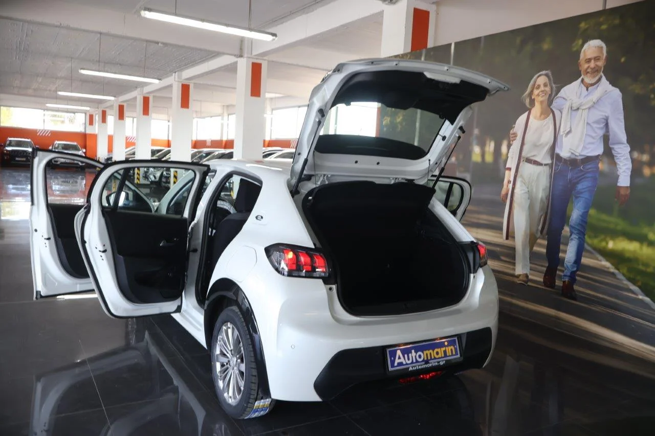 Peugeot 208 - View model 9