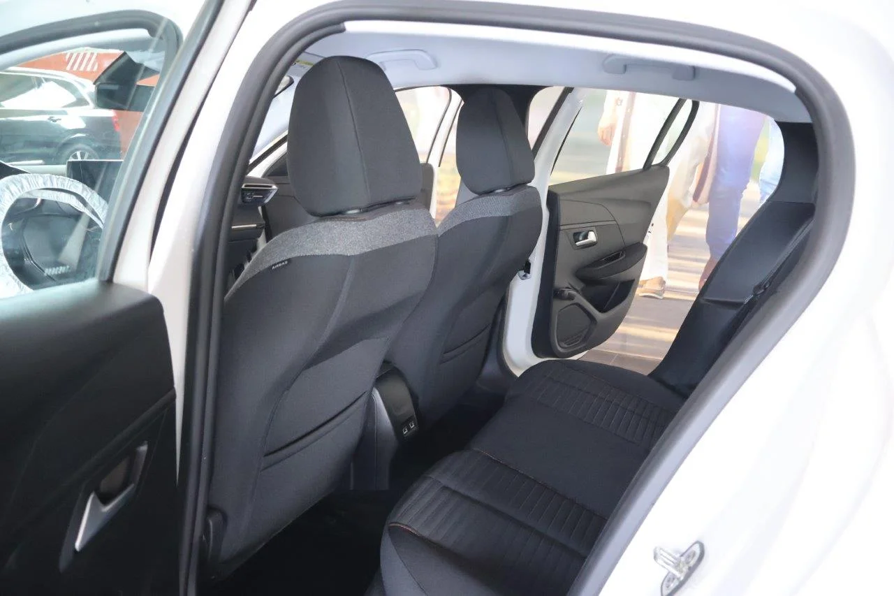 Peugeot 208 - View model 27