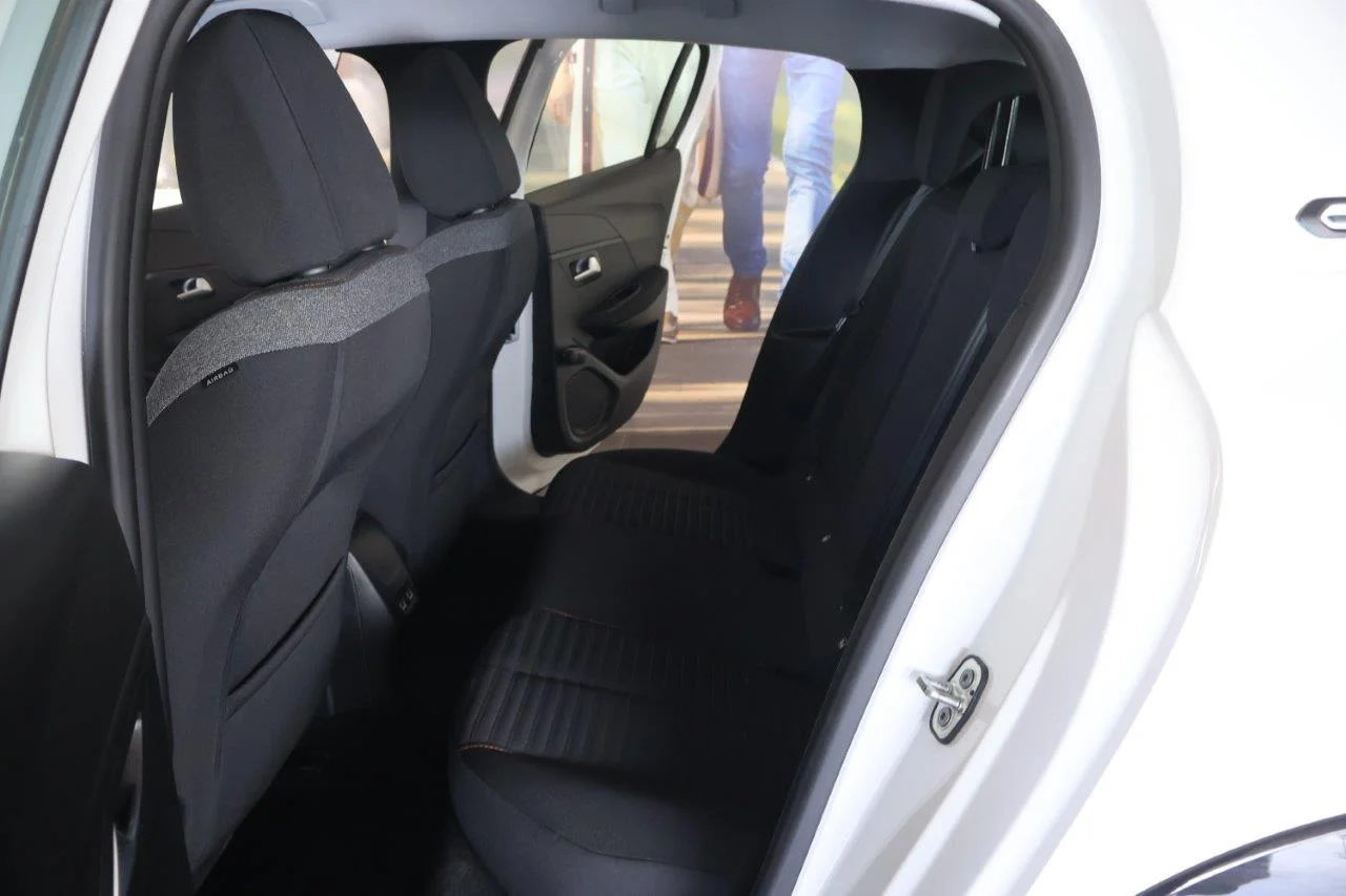 Peugeot 208 - View model 28