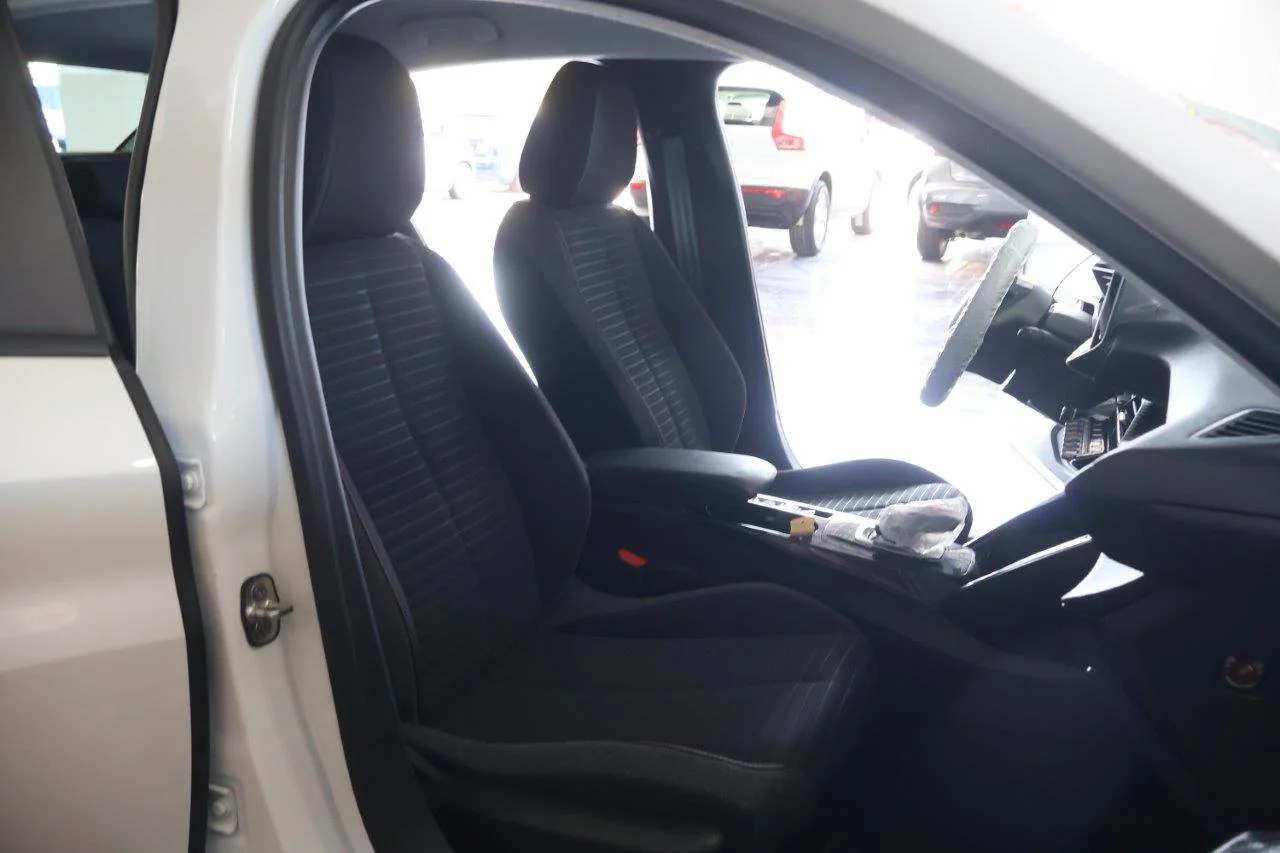 Peugeot 208 - View model 32