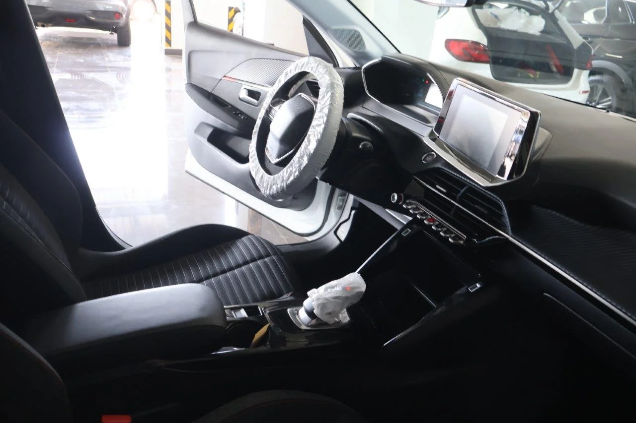 Peugeot 208 - View model 33