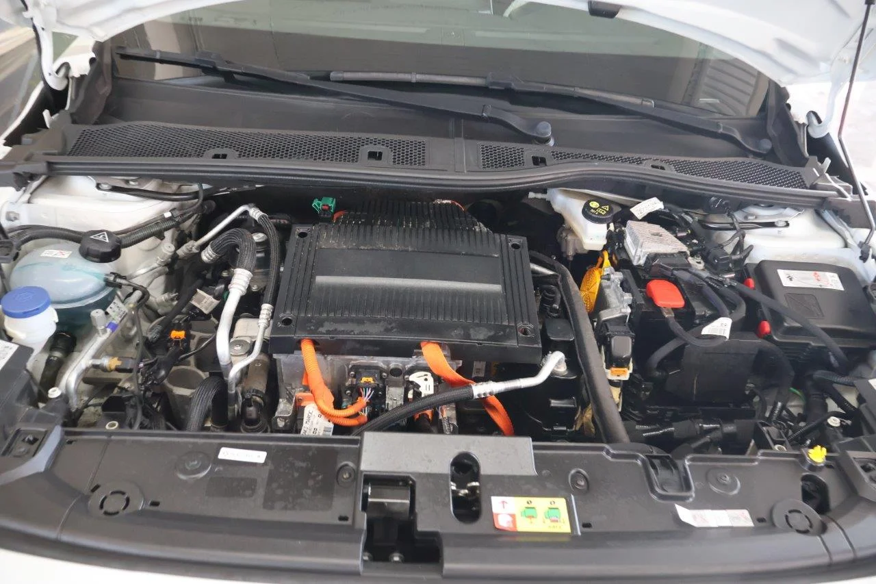 Peugeot 208 - View model 35