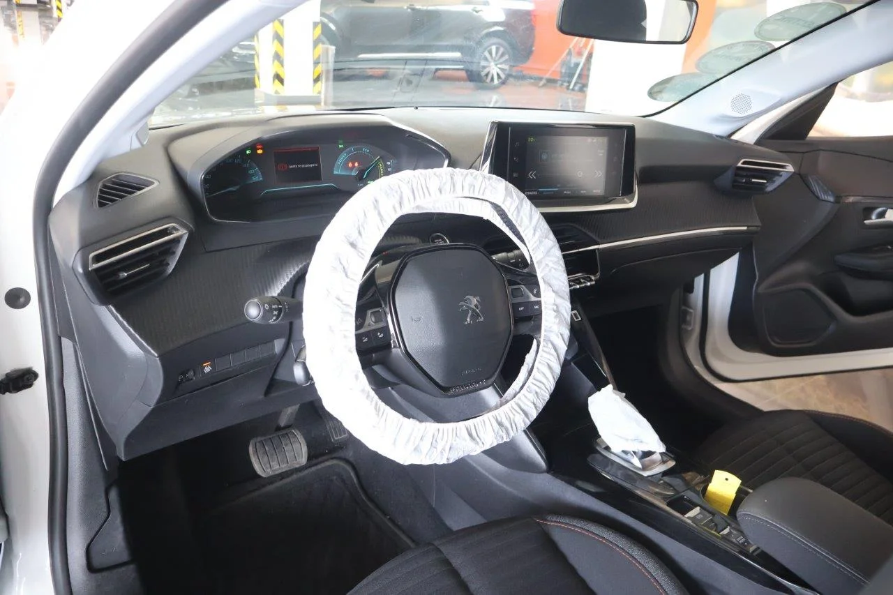 Peugeot 208 - View model 36