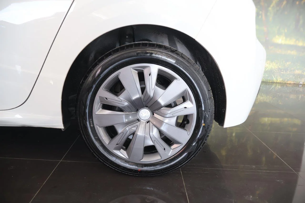 Peugeot 208 - View model 12