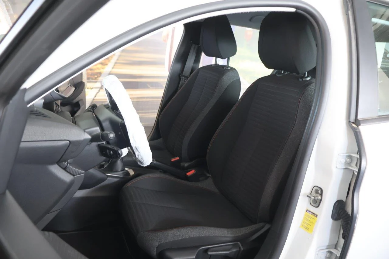 Peugeot 208 - View model 28