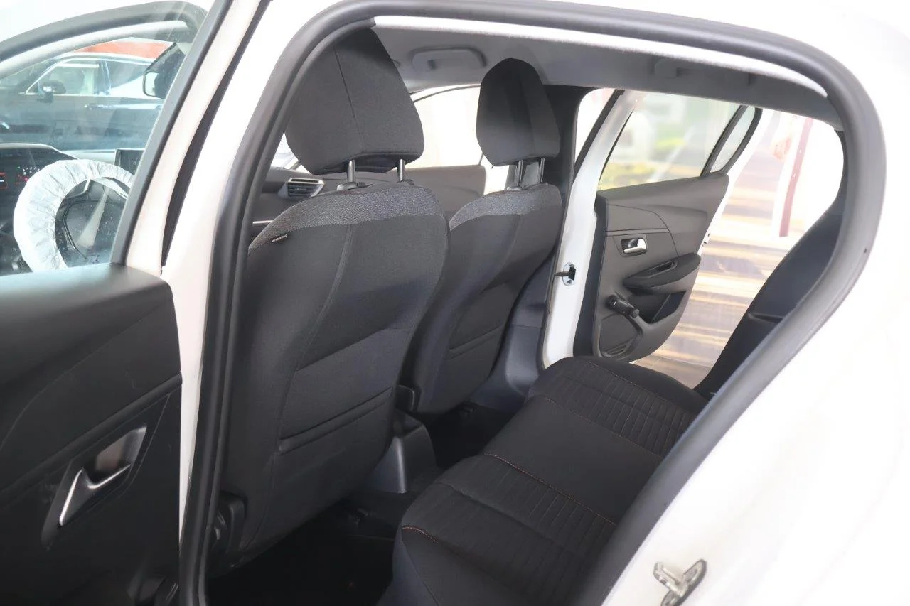Peugeot 208 - View model 29