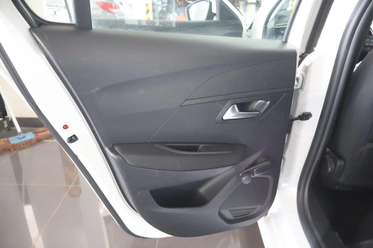 Peugeot 208 - View model 31