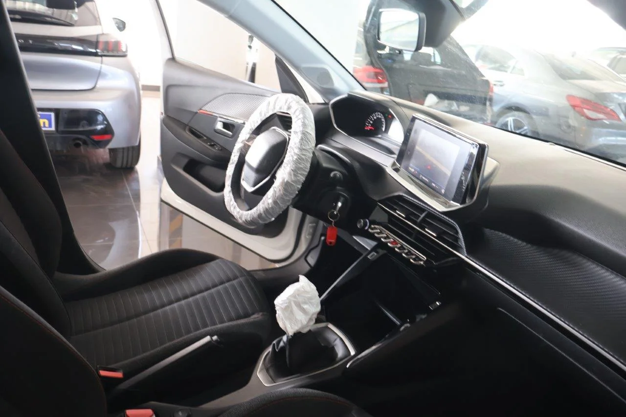 Peugeot 208 - View model 35