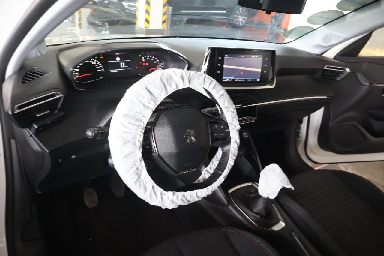 Peugeot 208 - View model 38