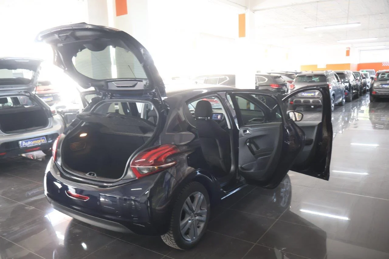 Peugeot 208 - View model 7