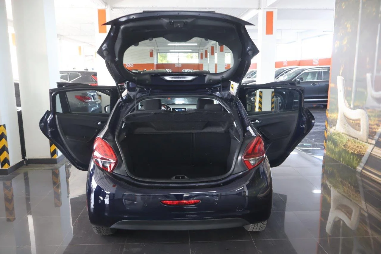 Peugeot 208 - View model 9