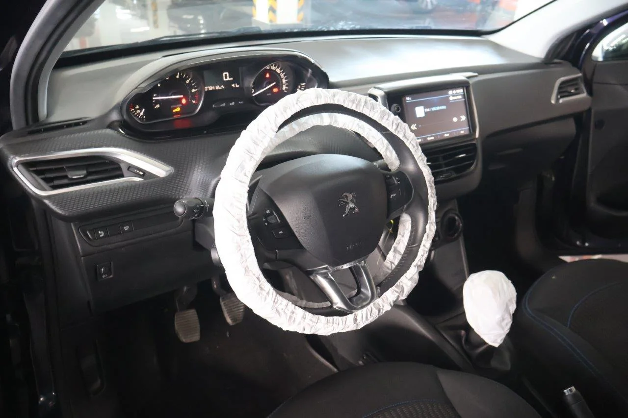 Peugeot 208 - View model 22